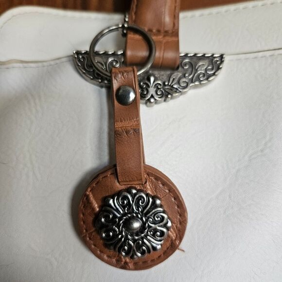 Bueno White Cognac Faux Leather Shoulder Purse Bag Key Cell Pockets Country Chic - Picture 14 of 15